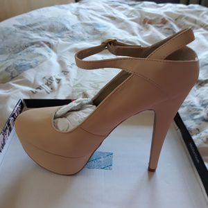Qupid Nubuck Patform Heels NIB